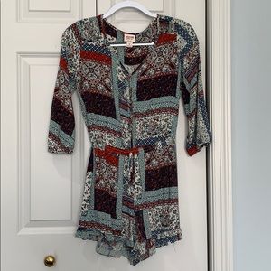 3/4 length sleeve patterned romper